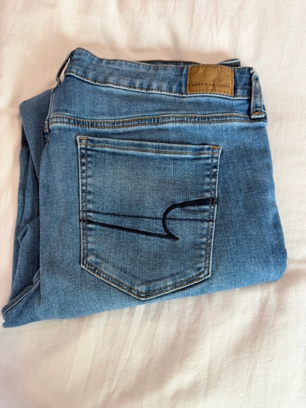 American Eagle Outfitters Women's Light/Medium Blue Skinny Jeans